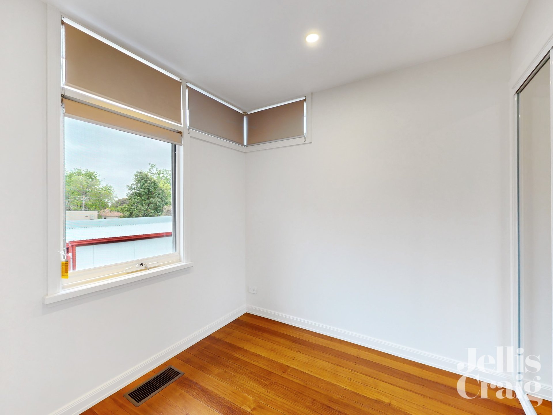 54 Munro Street, Kew East image 3