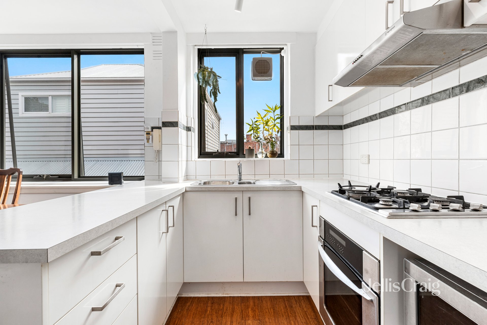 5/4 Normanby Street, Windsor image 3