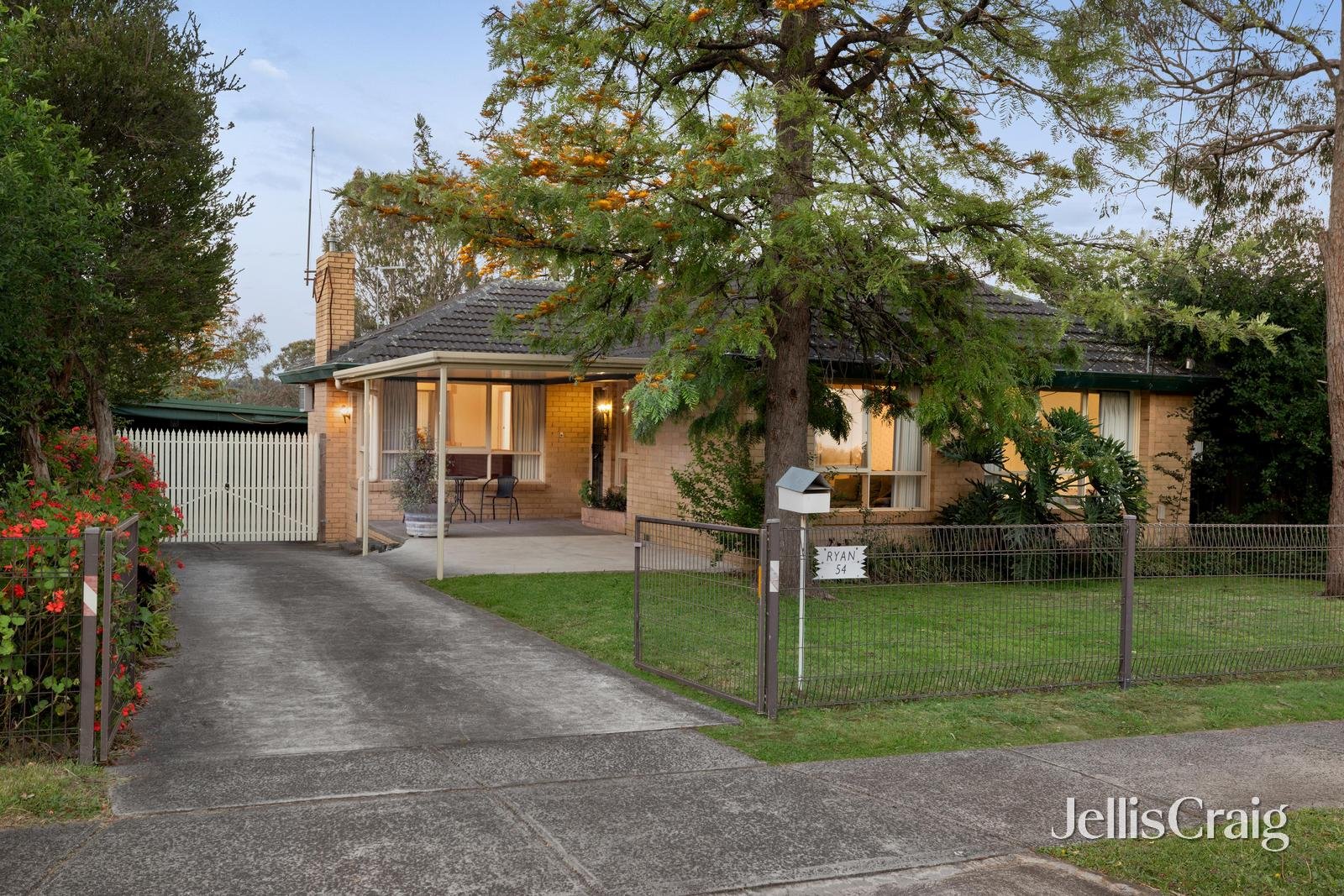 54 Plenty Lane, Greensborough image 1