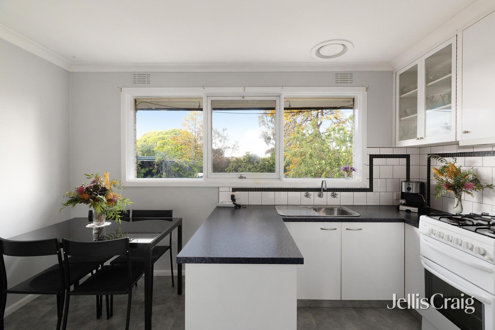 54 Plenty Lane, Greensborough image 2