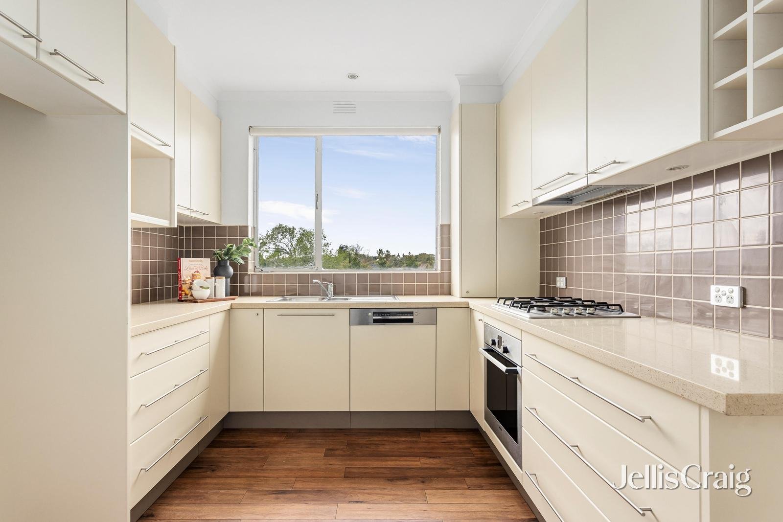 5/4 Rae Court, Prahran image 6