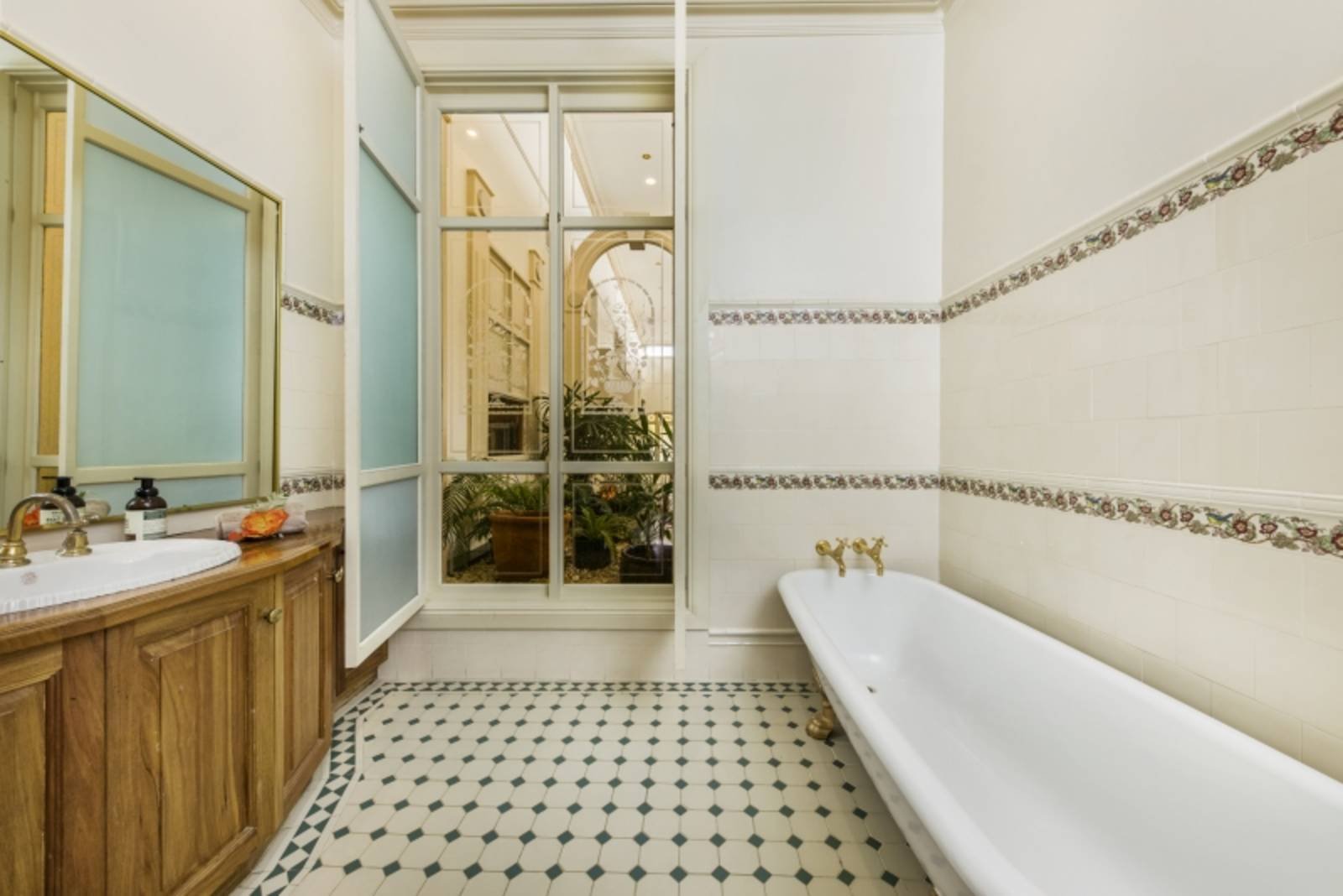 Property Gallery Thumbnail 10