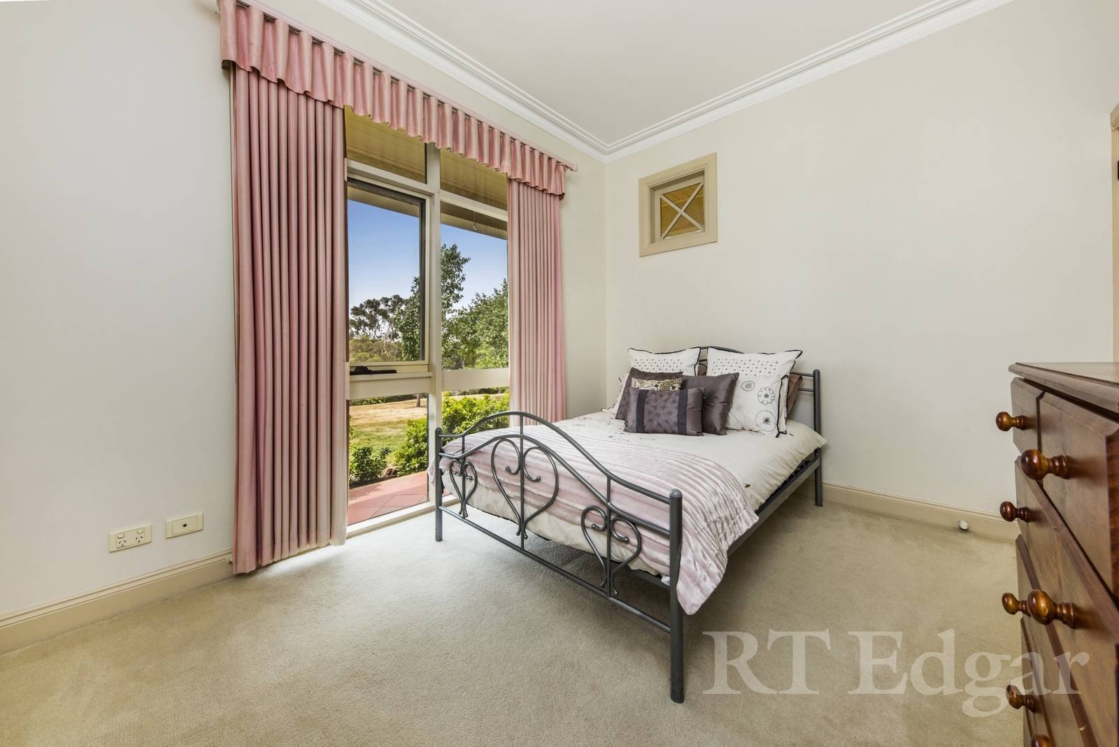 Property Gallery Thumbnail 11
