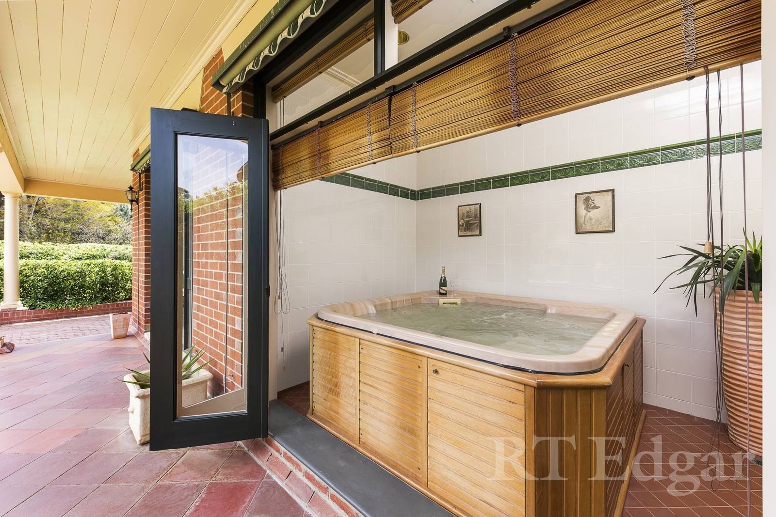 Property Gallery Thumbnail 14