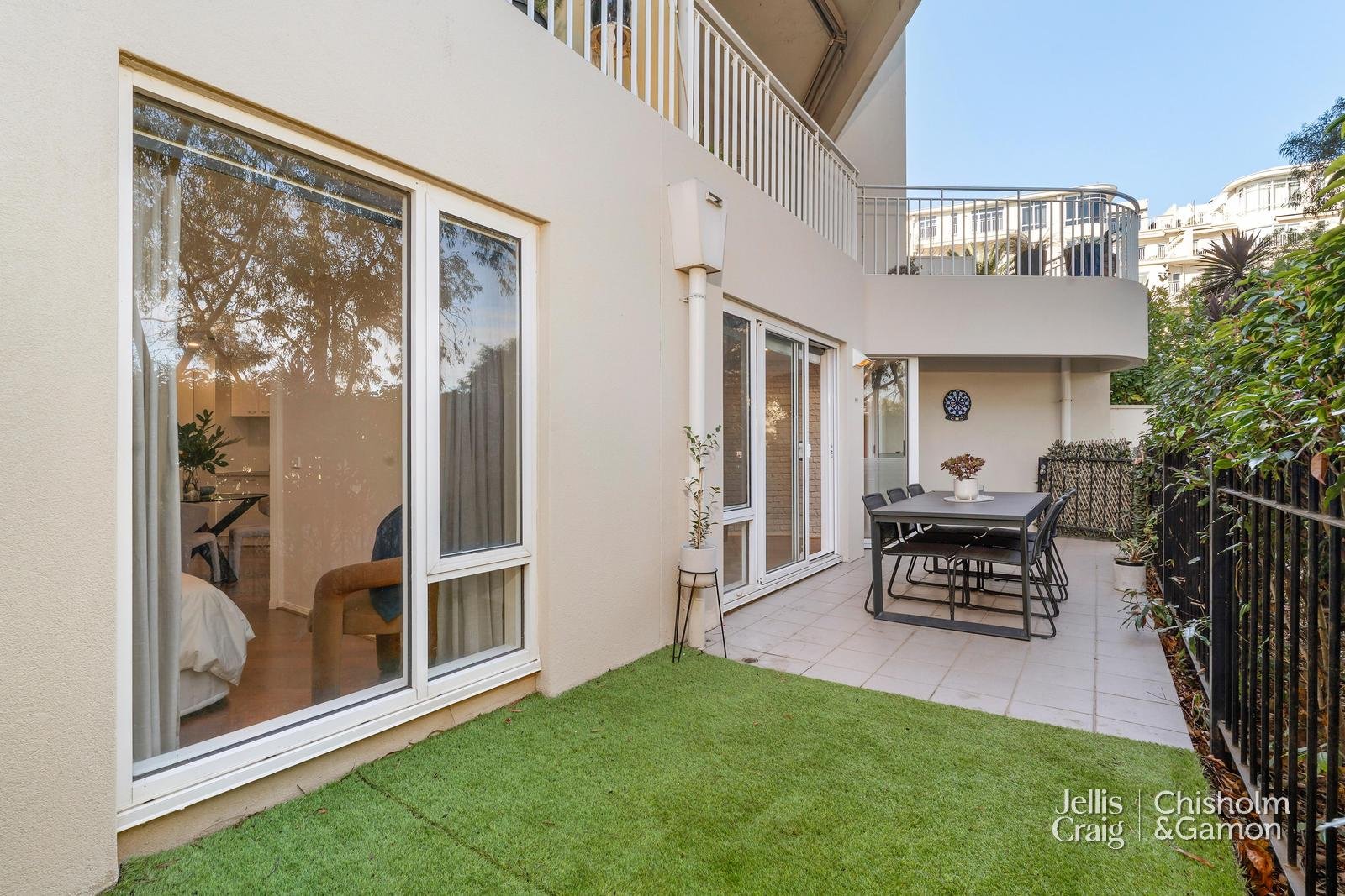 5/4 Seisman Place, Port Melbourne image 4