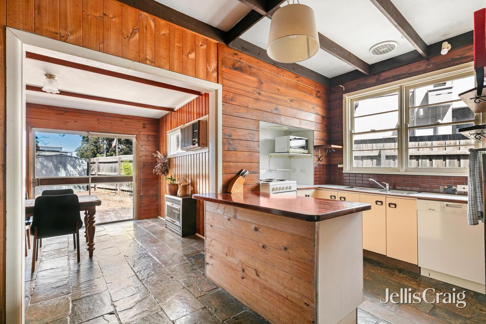 54 Tobruk Crescent, Williamstown image 4