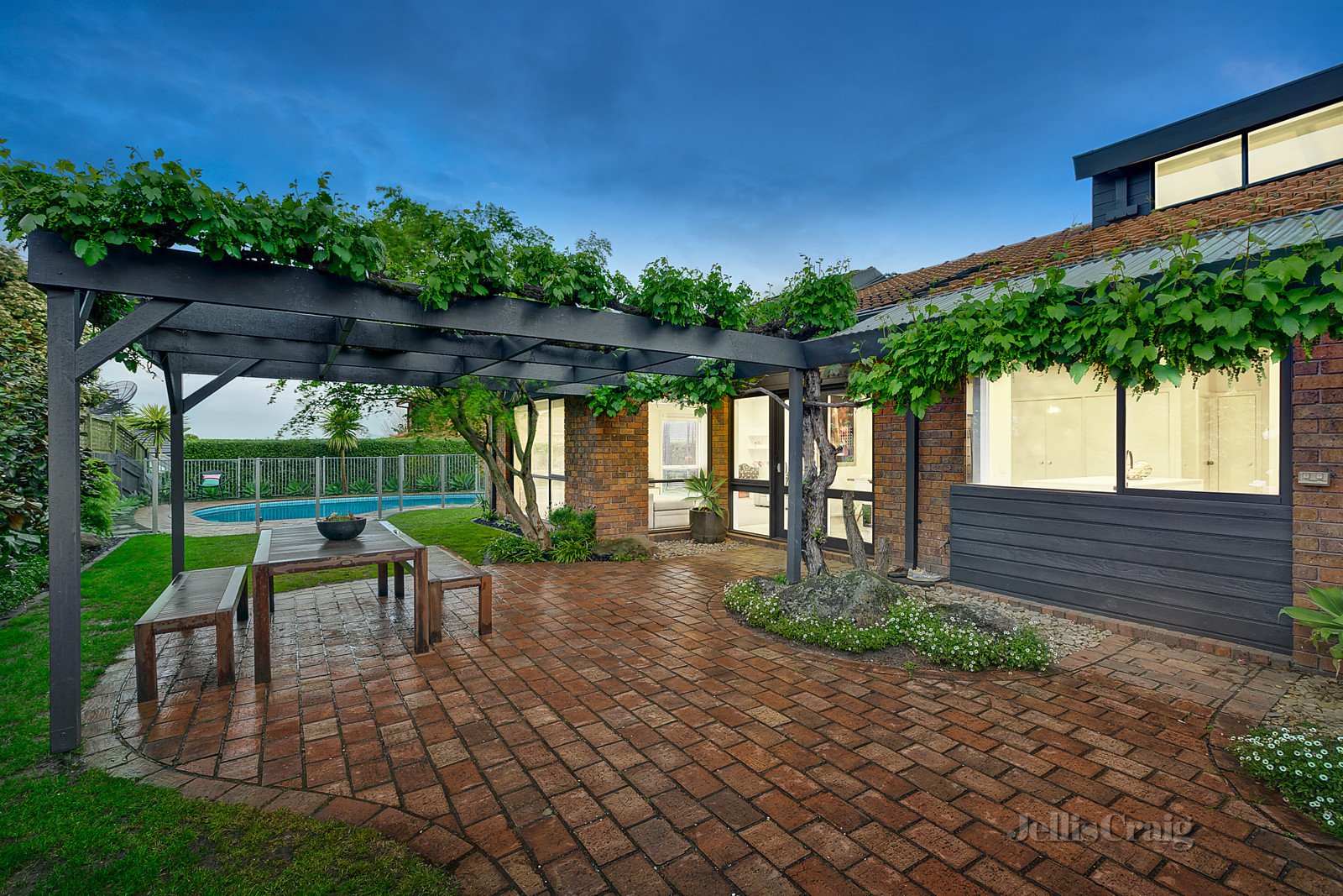 54 Tuckers Road, Templestowe image 2