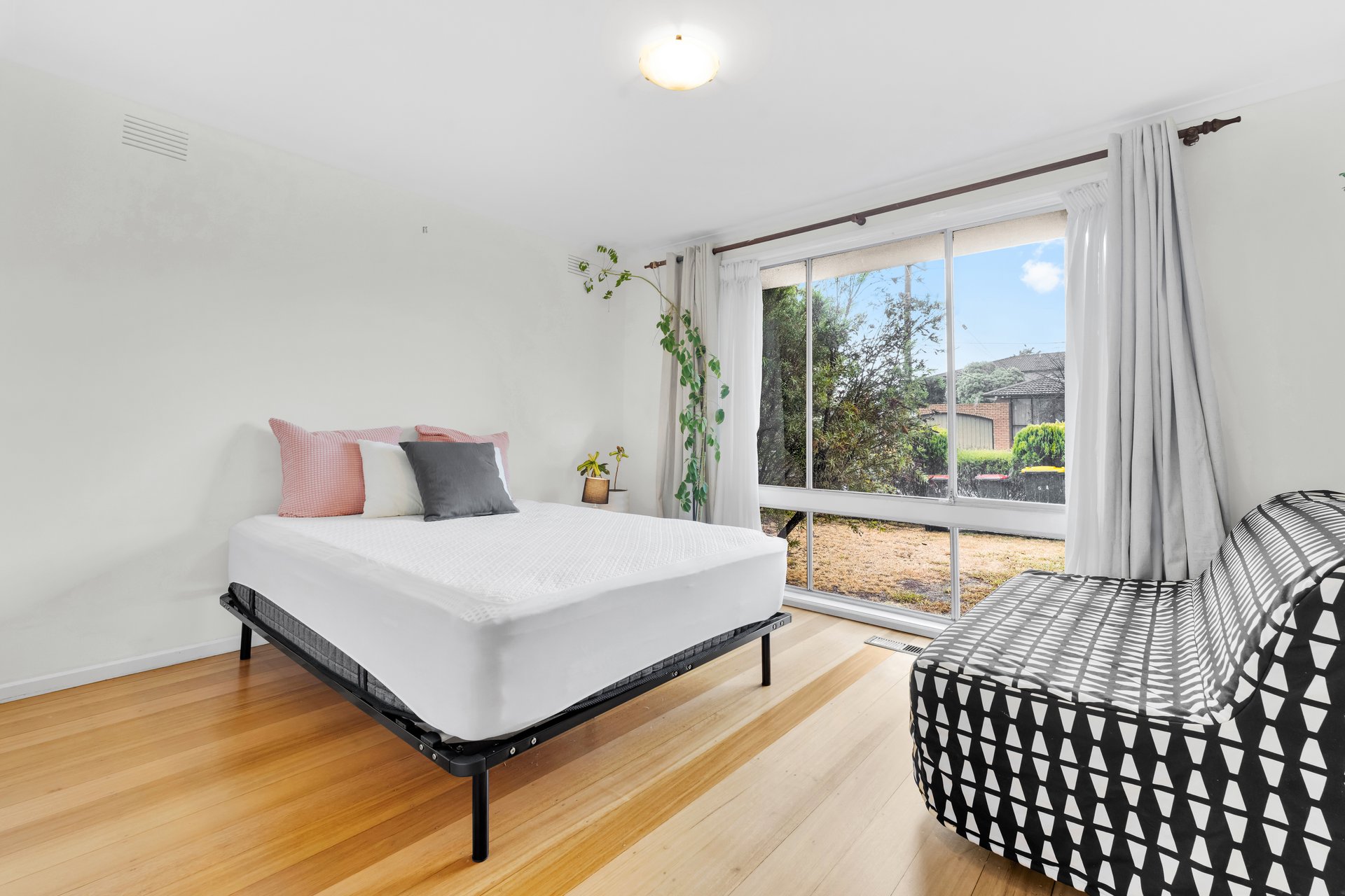 54 Whitehaven Crescent, Mulgrave image 8