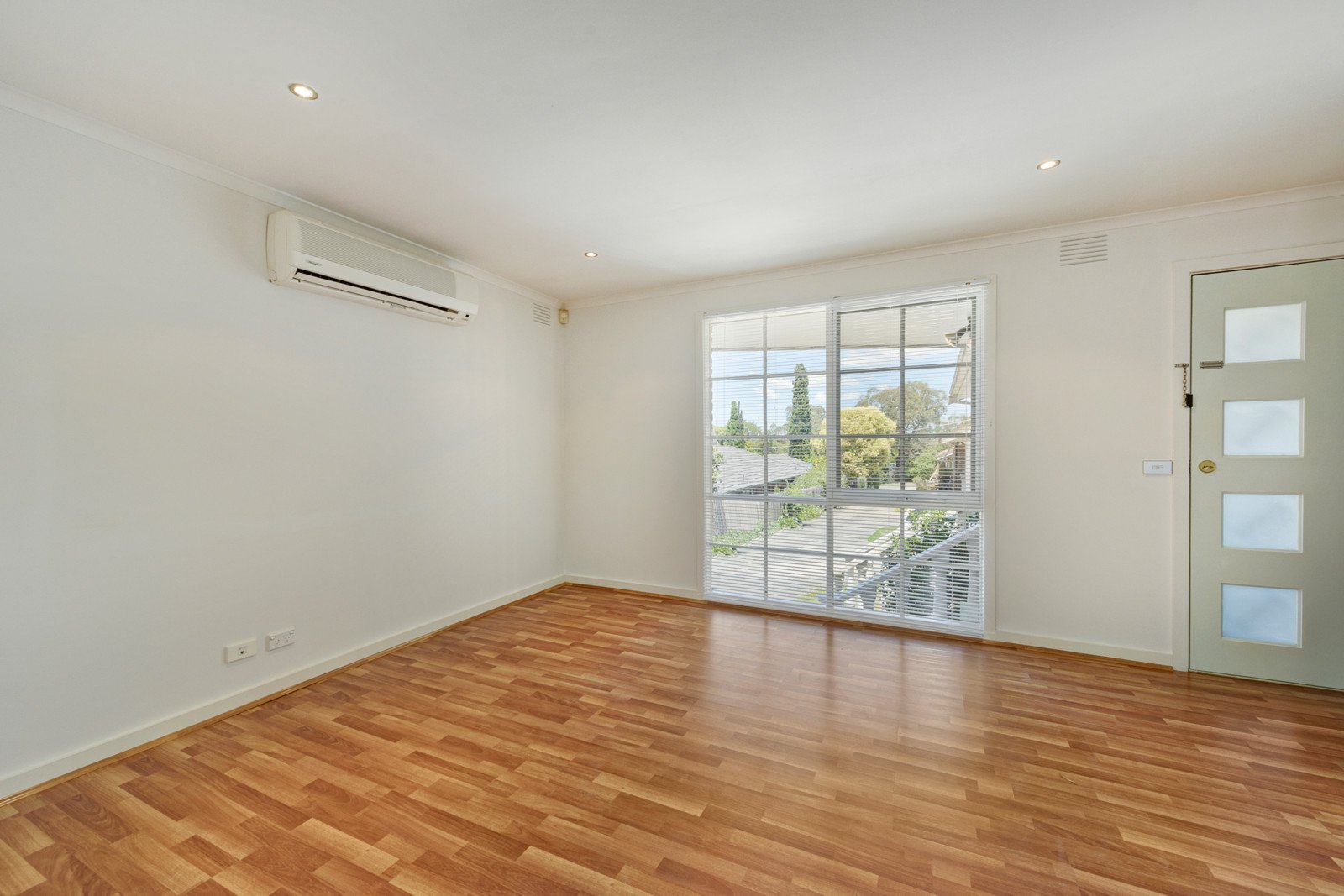 5/4 William Street, Ringwood image 2