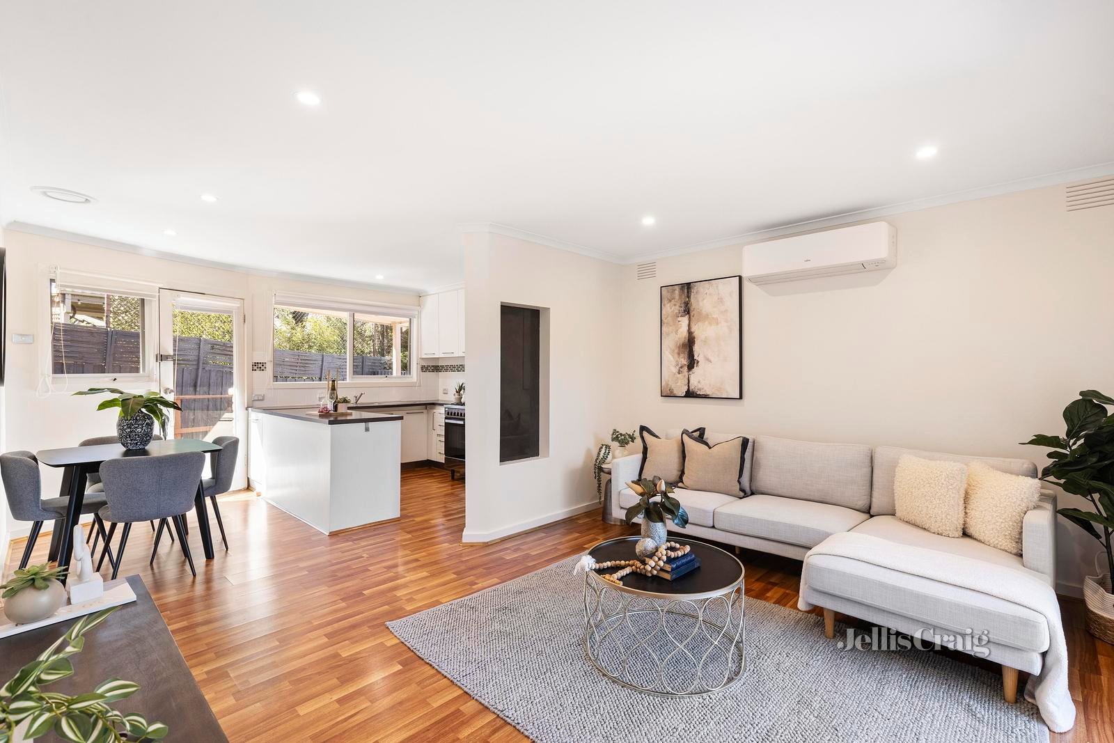 5/4 William Street, Ringwood image 2