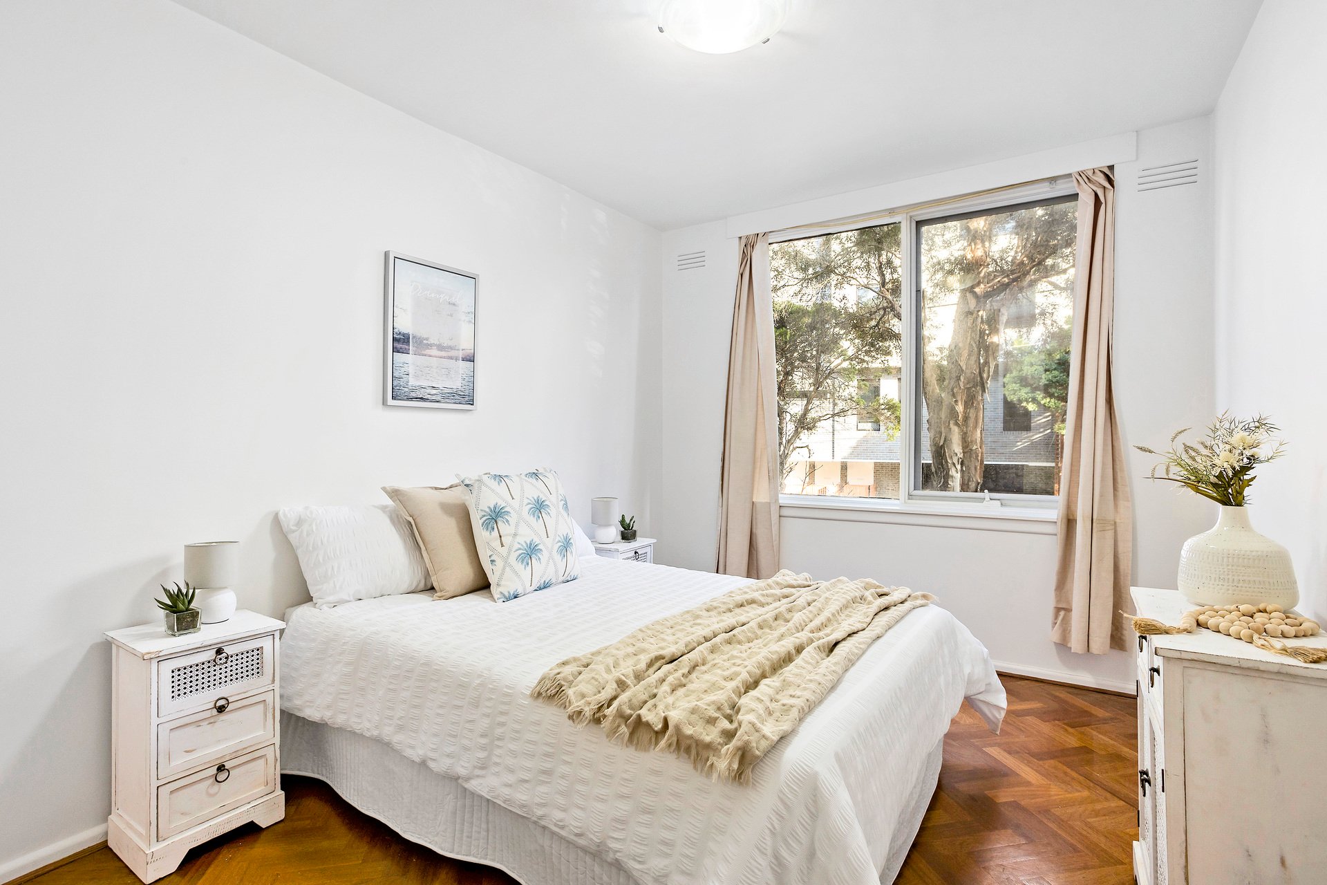 Property Gallery Thumbnail 6