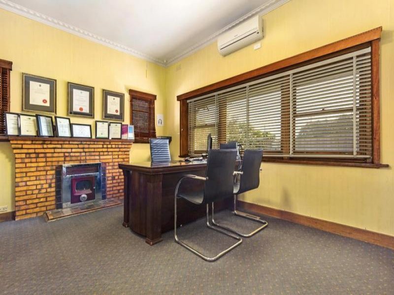 544 Elgar Road, Box Hill North image 4