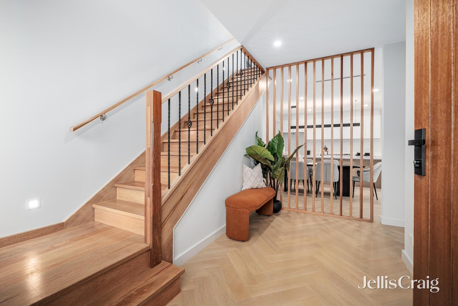 54A Darbyshire Road, Mount Waverley image 2