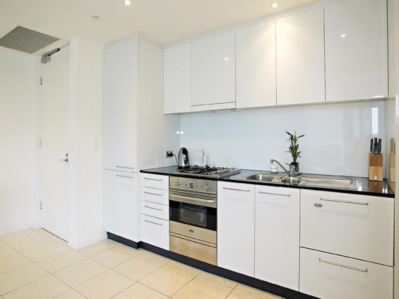 54E/85 Rouse Street, Port Melbourne image 3