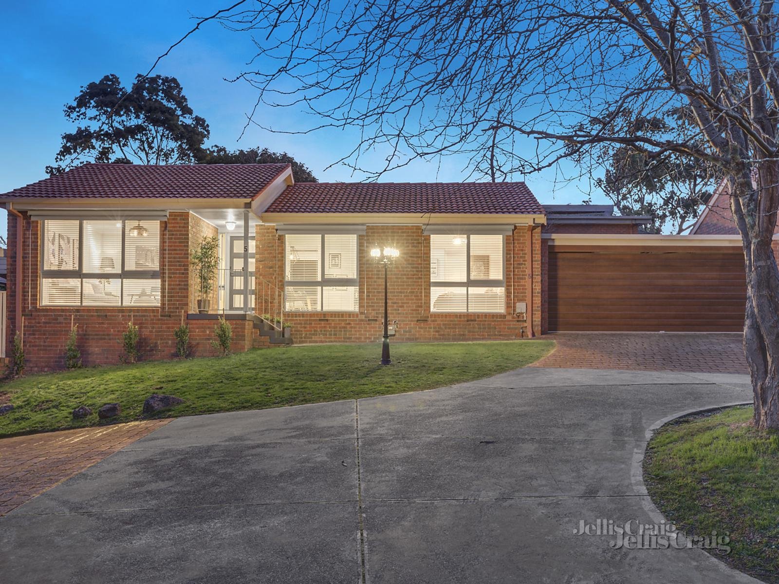 5/5-19 Fullwood Parade, Doncaster East image 1
