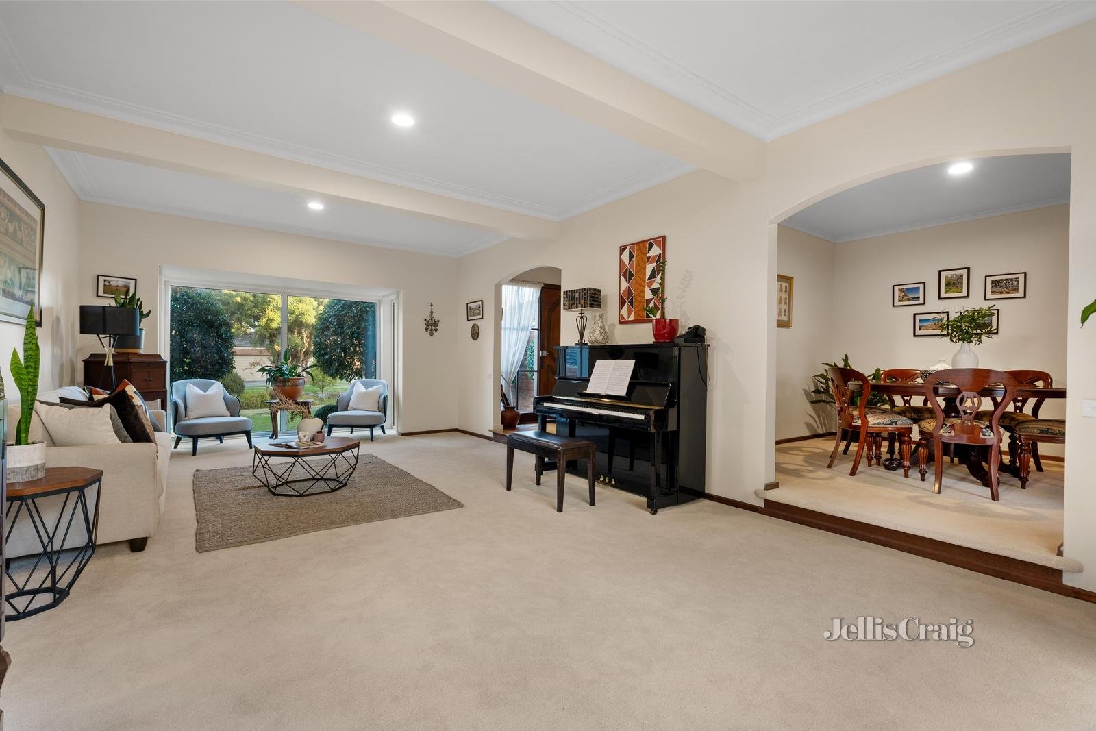 55 Atheldene Drive, Glen Waverley image 2