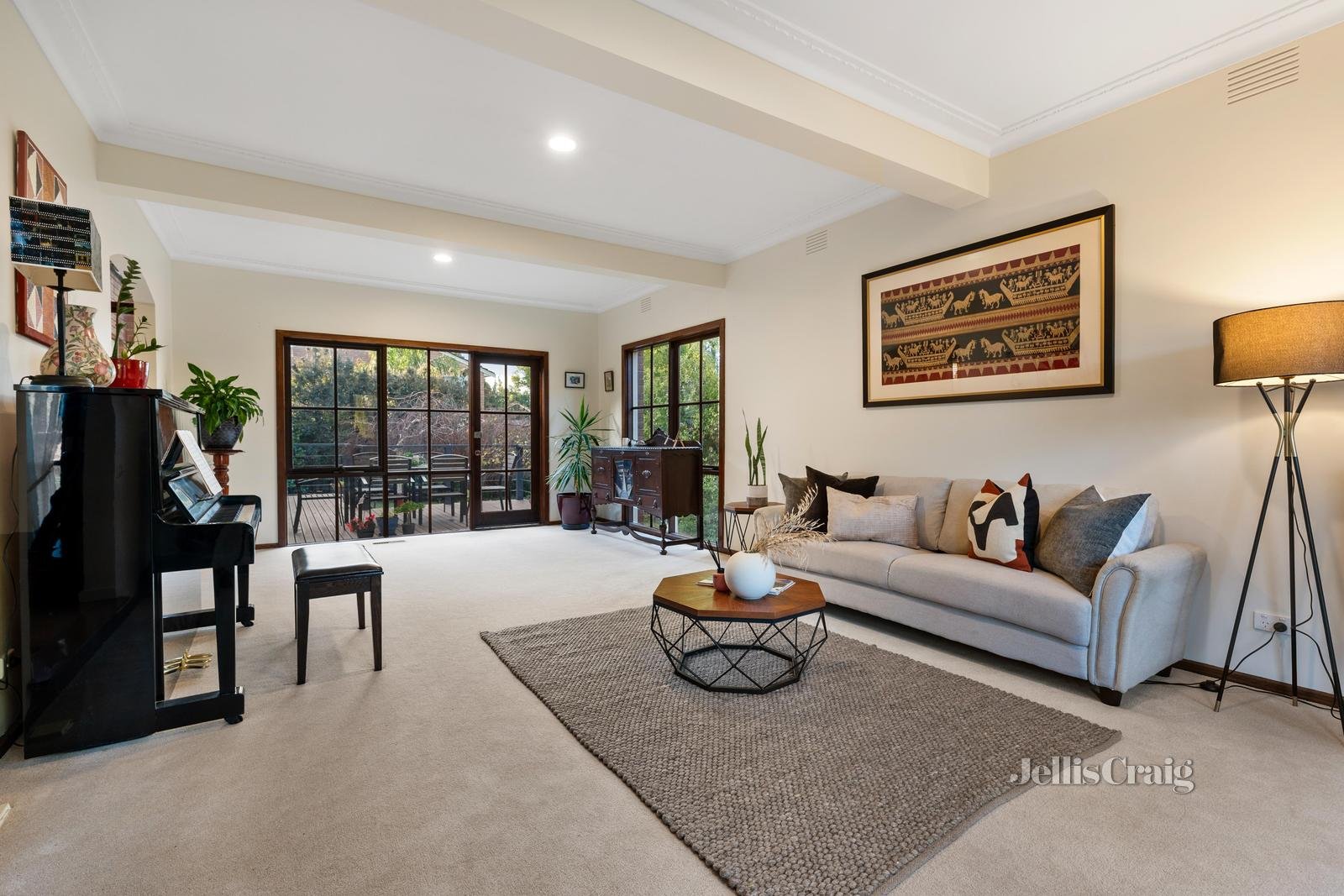 55 Atheldene Drive, Glen Waverley image 3