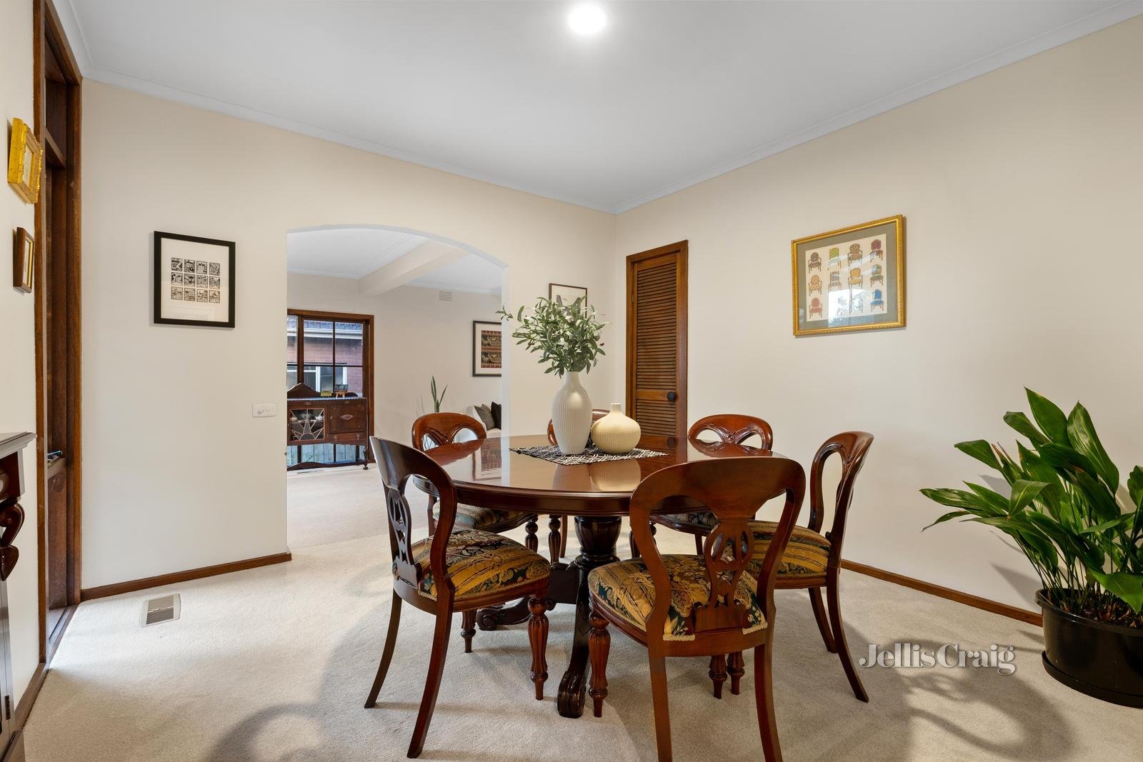 55 Atheldene Drive, Glen Waverley image 4