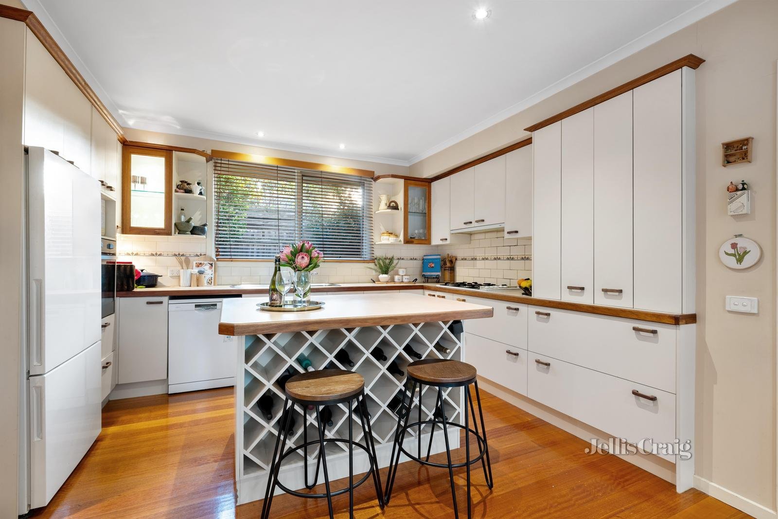 55 Atheldene Drive, Glen Waverley image 5