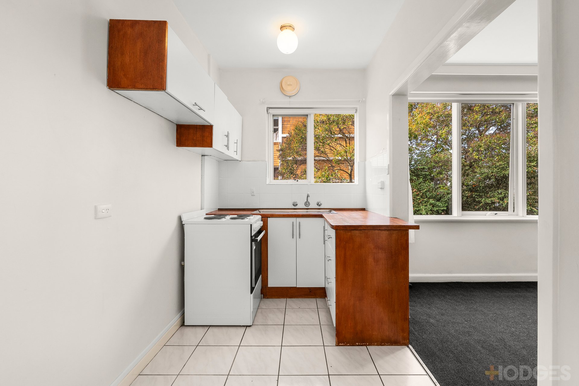 5 / 5 Celeste Court St Kilda East