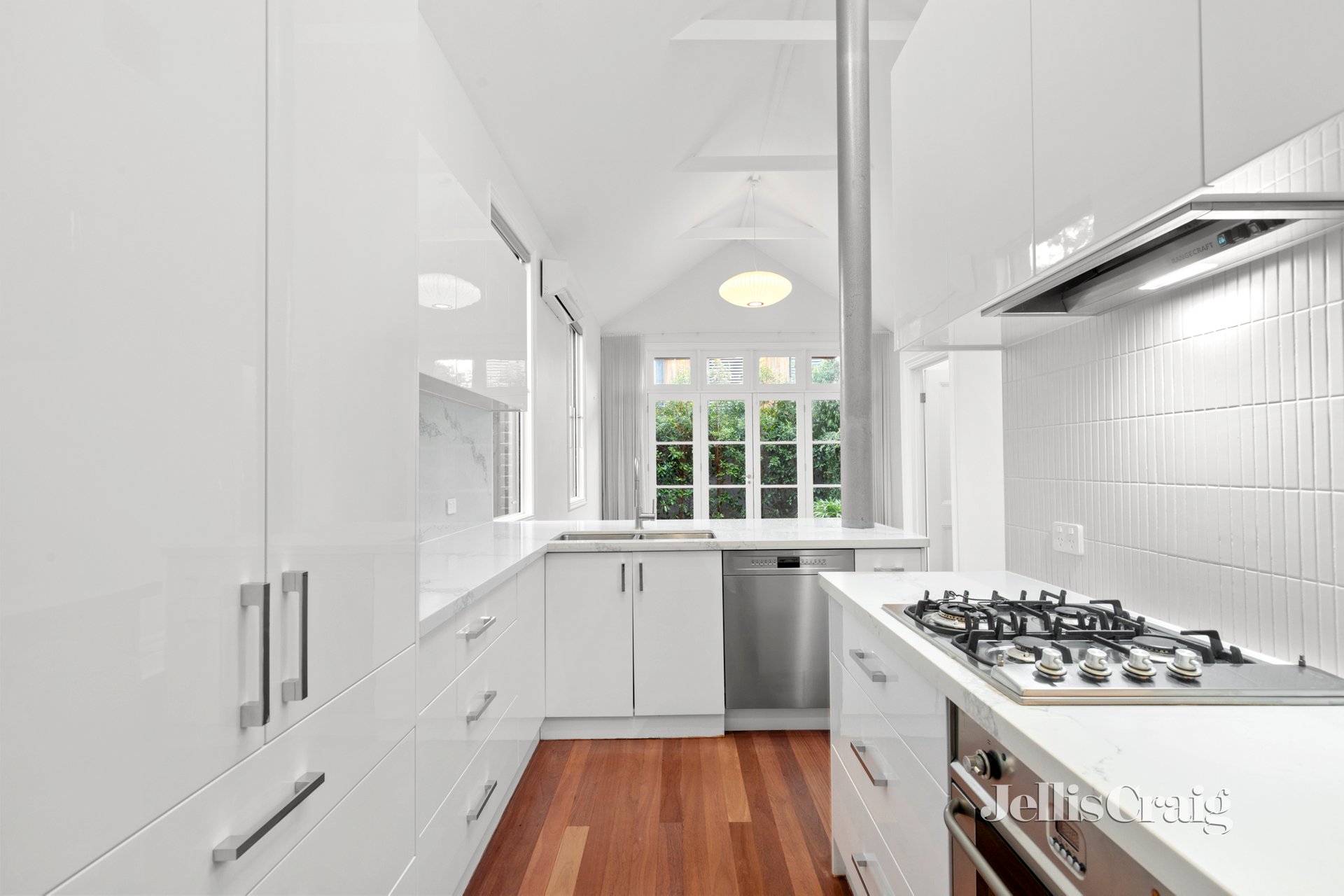 55 Chomley St, Prahran image 2