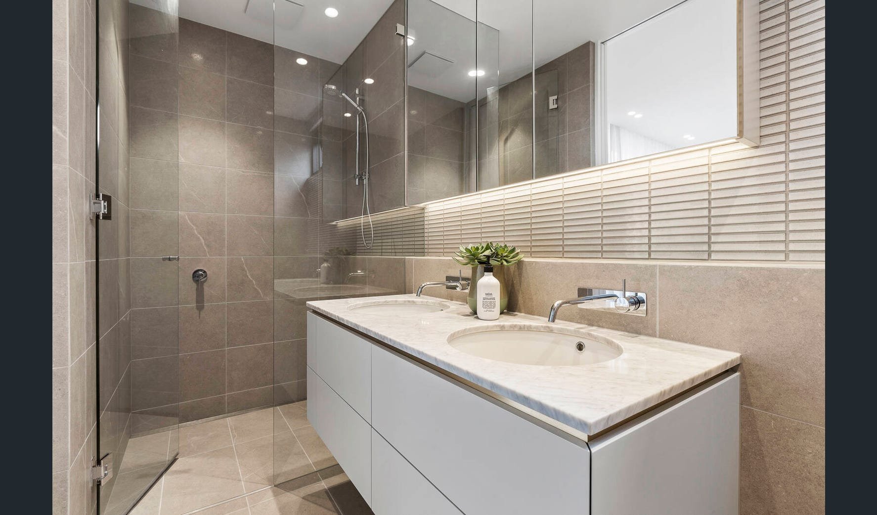 Property Gallery Thumbnail 8