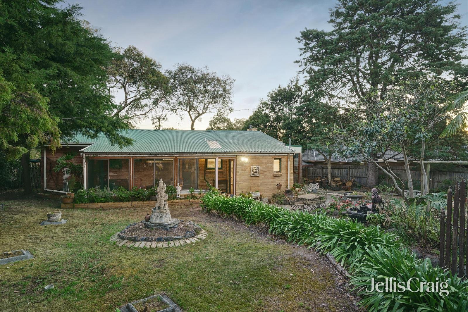 55 Fernside Avenue, Briar Hill image 9