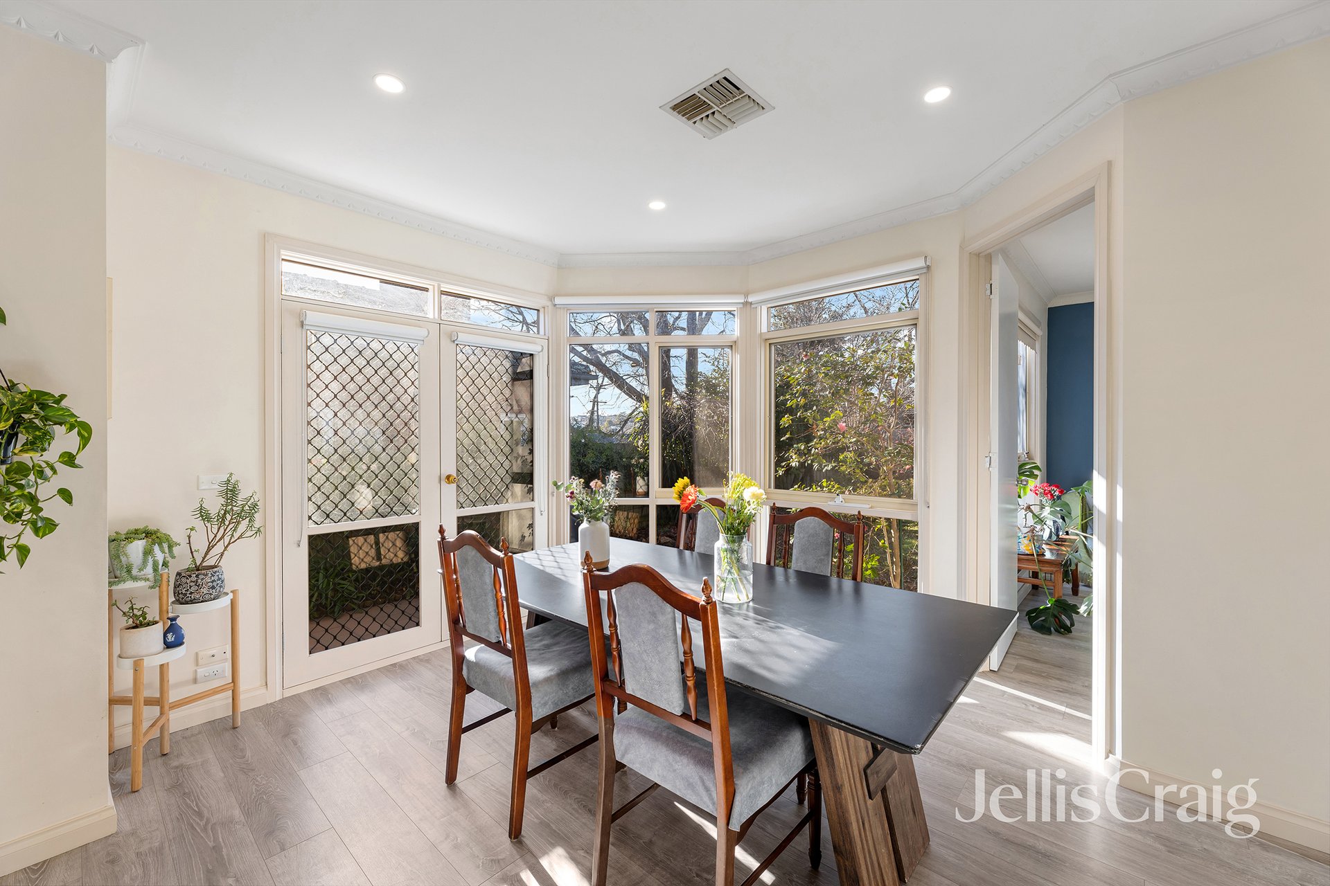 55 Inverness Way, Balwyn North image 4