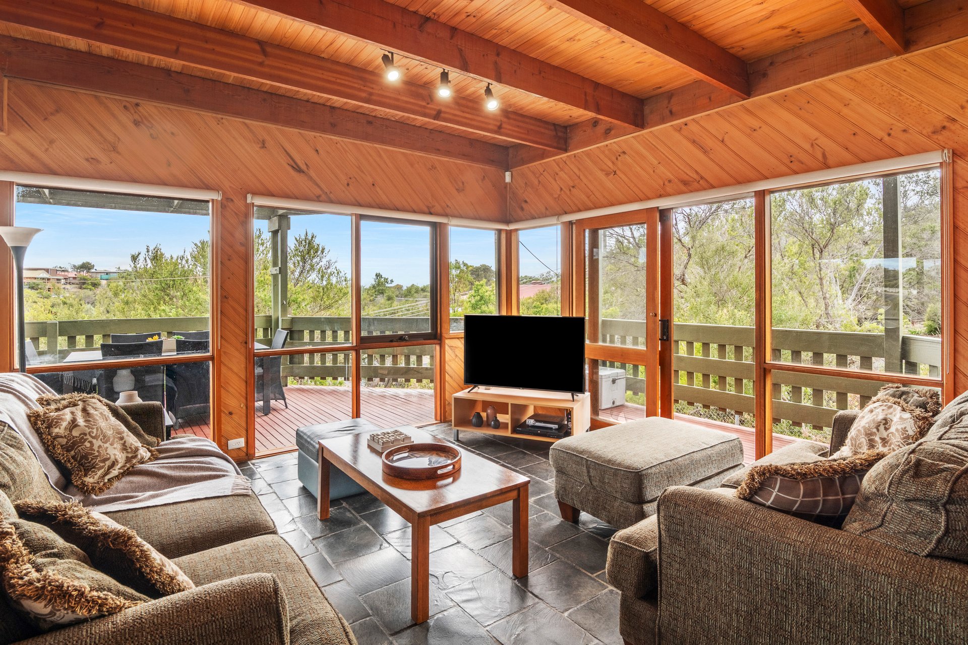 55 Kalimna Crescent, Rye image 1