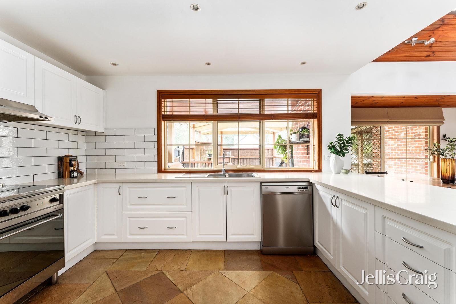 55 Leane Drive, Eltham image 3
