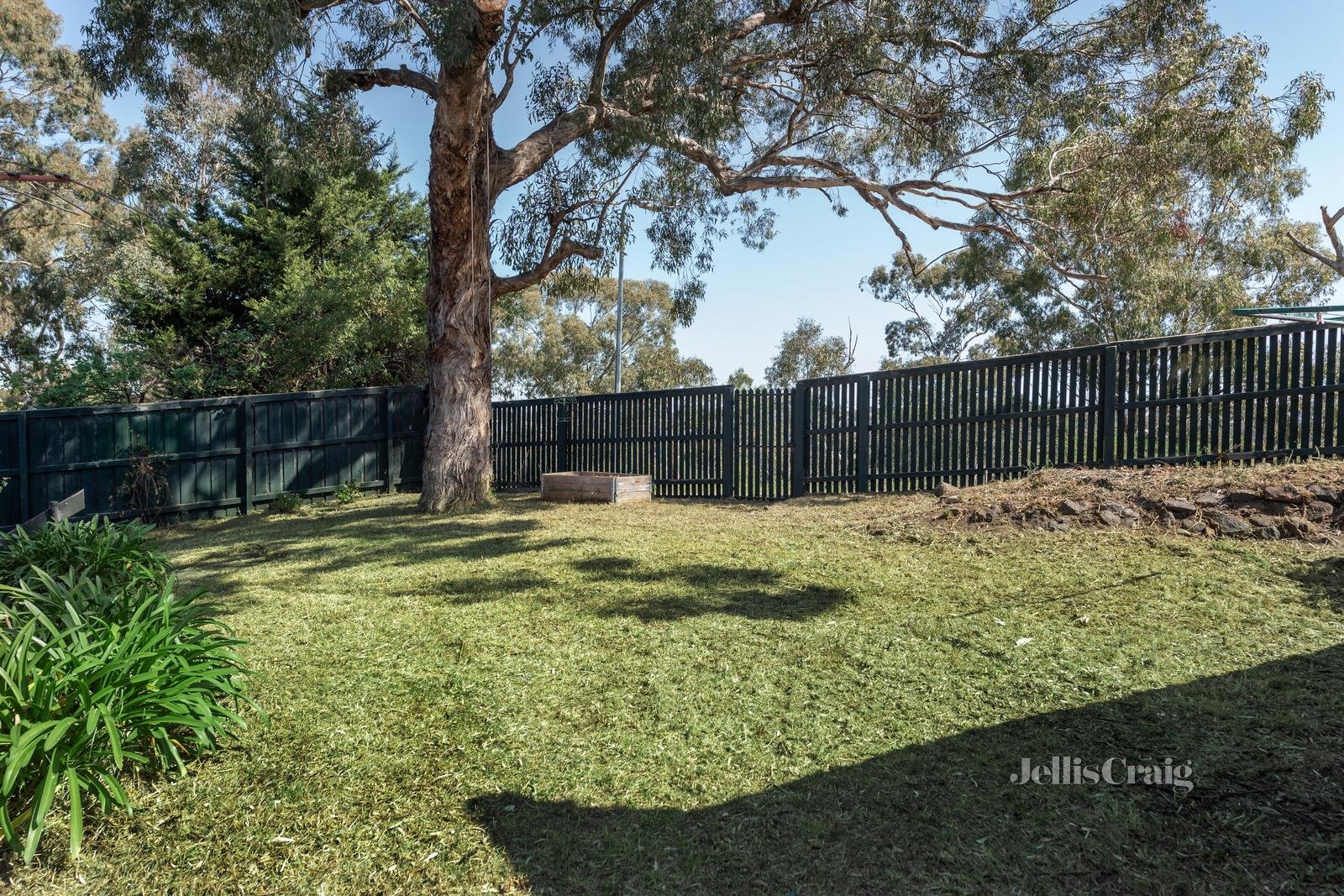 55 Manatunga Circuit, Greensborough image 14