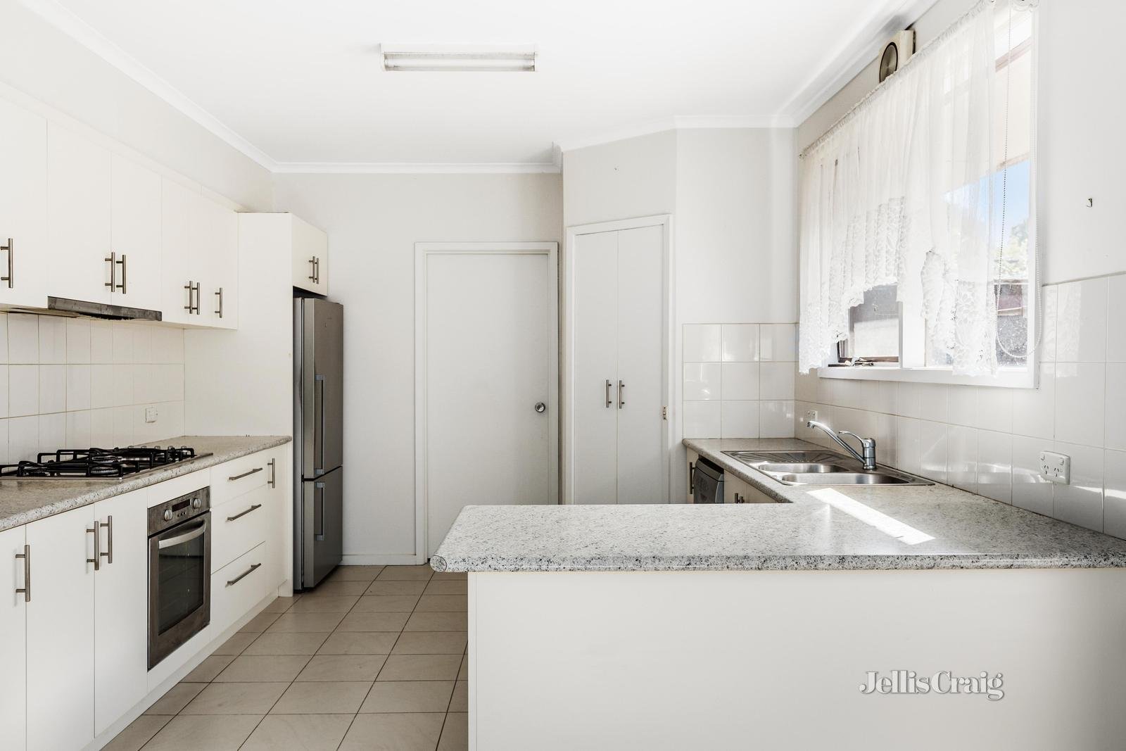55 Owens Street, Doncaster East image 4