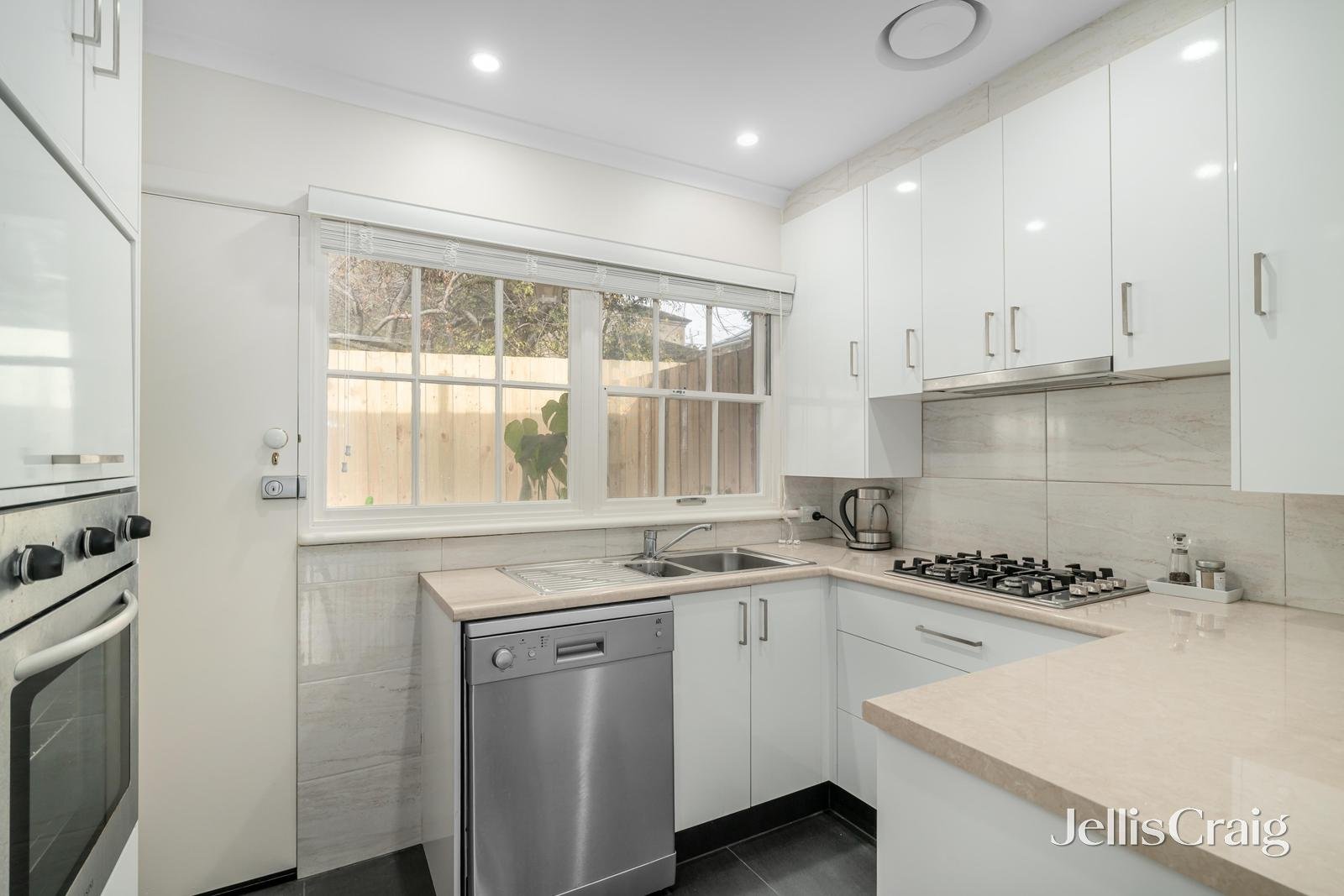 5/5 Pakenham Street, Blackburn image 3