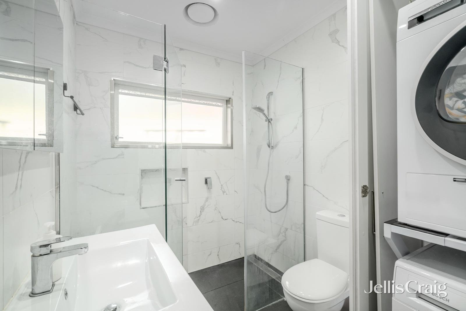 5/5 Pakenham Street, Blackburn image 5