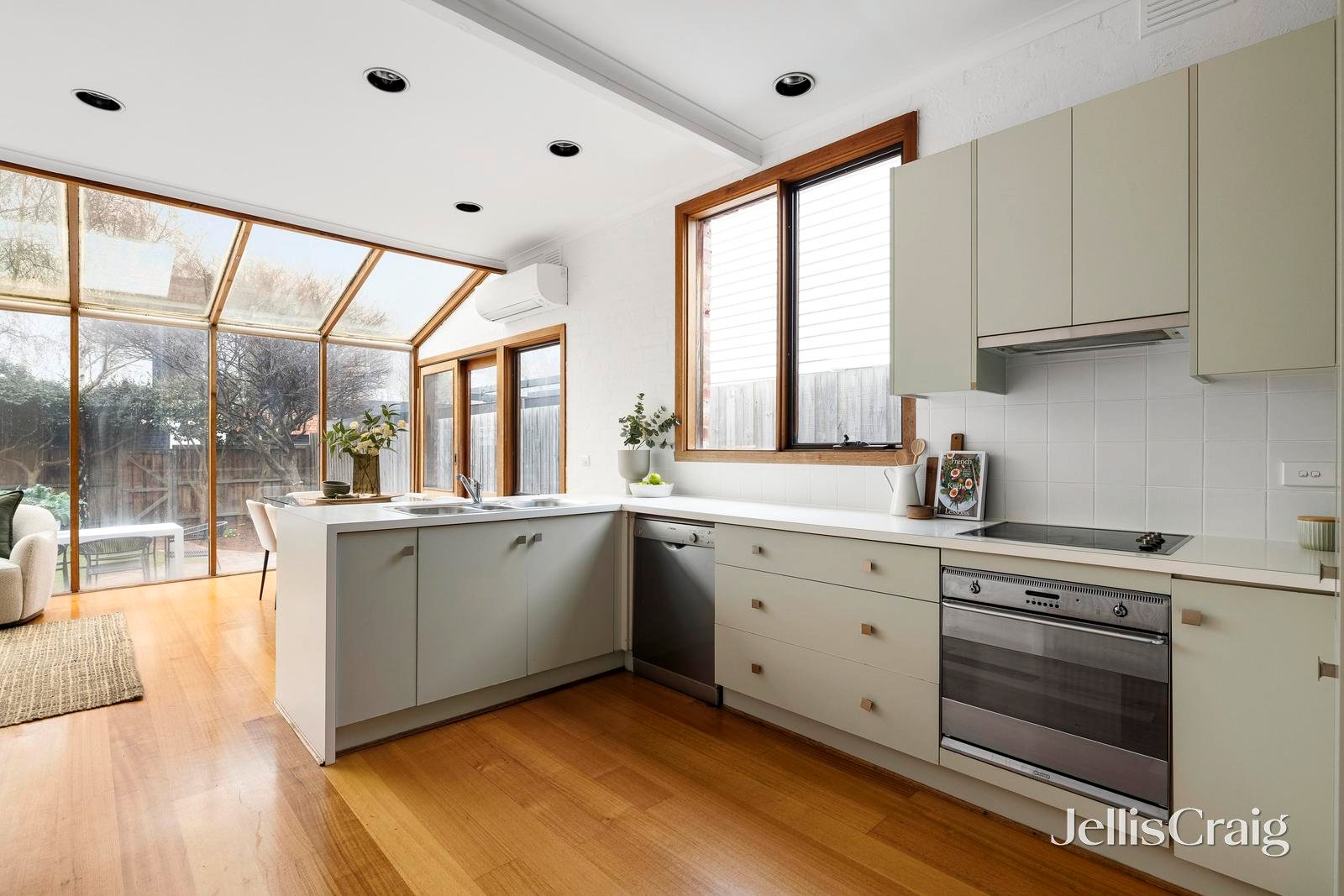 55 Park Road, Middle Park image 9