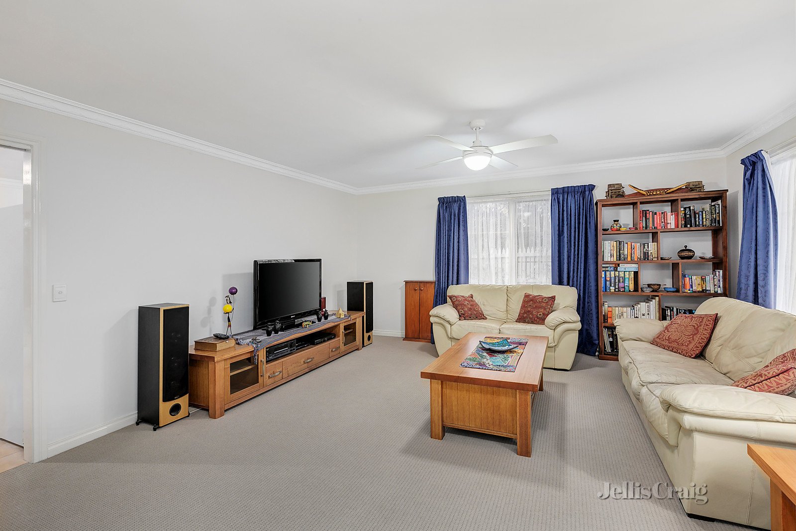 55 Rosstrevor Crescent, Mitcham image 2