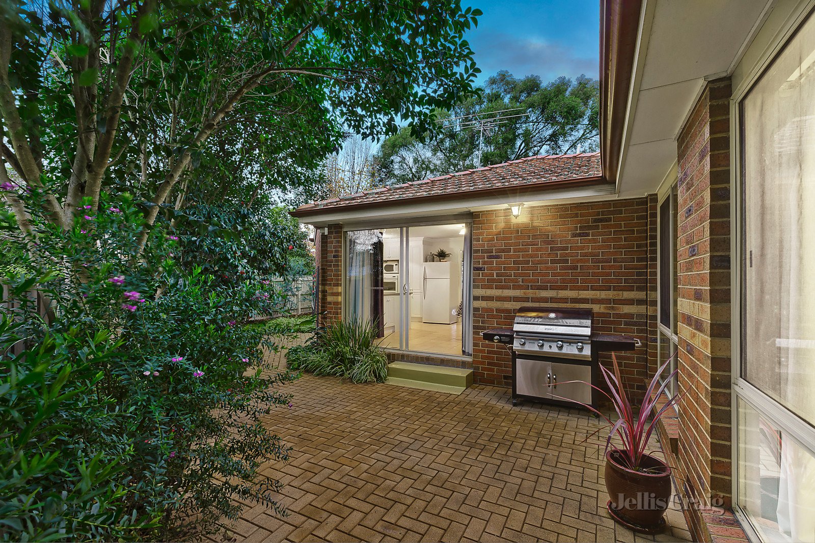 55 Rosstrevor Crescent, Mitcham image 9