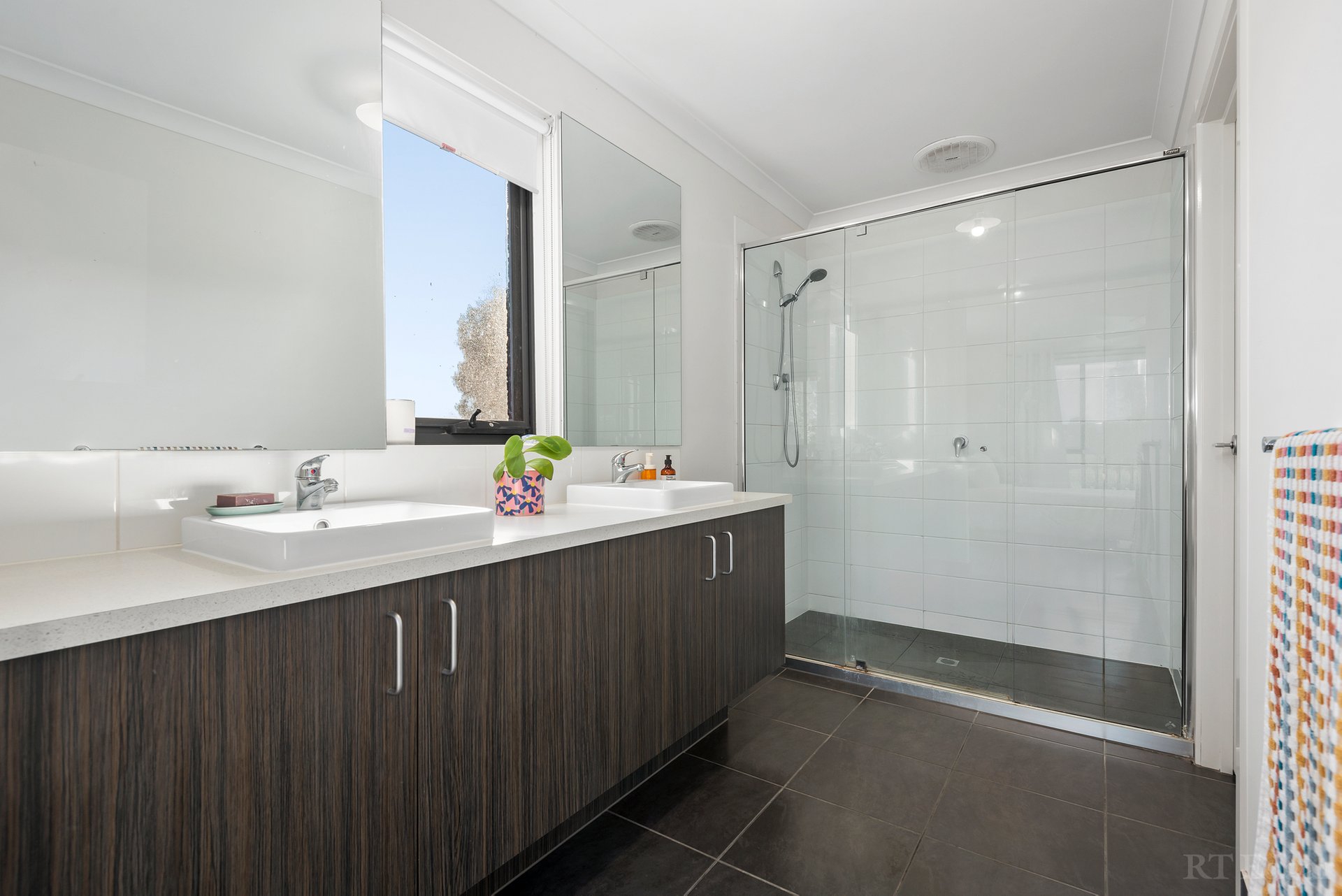Property Gallery Thumbnail 9