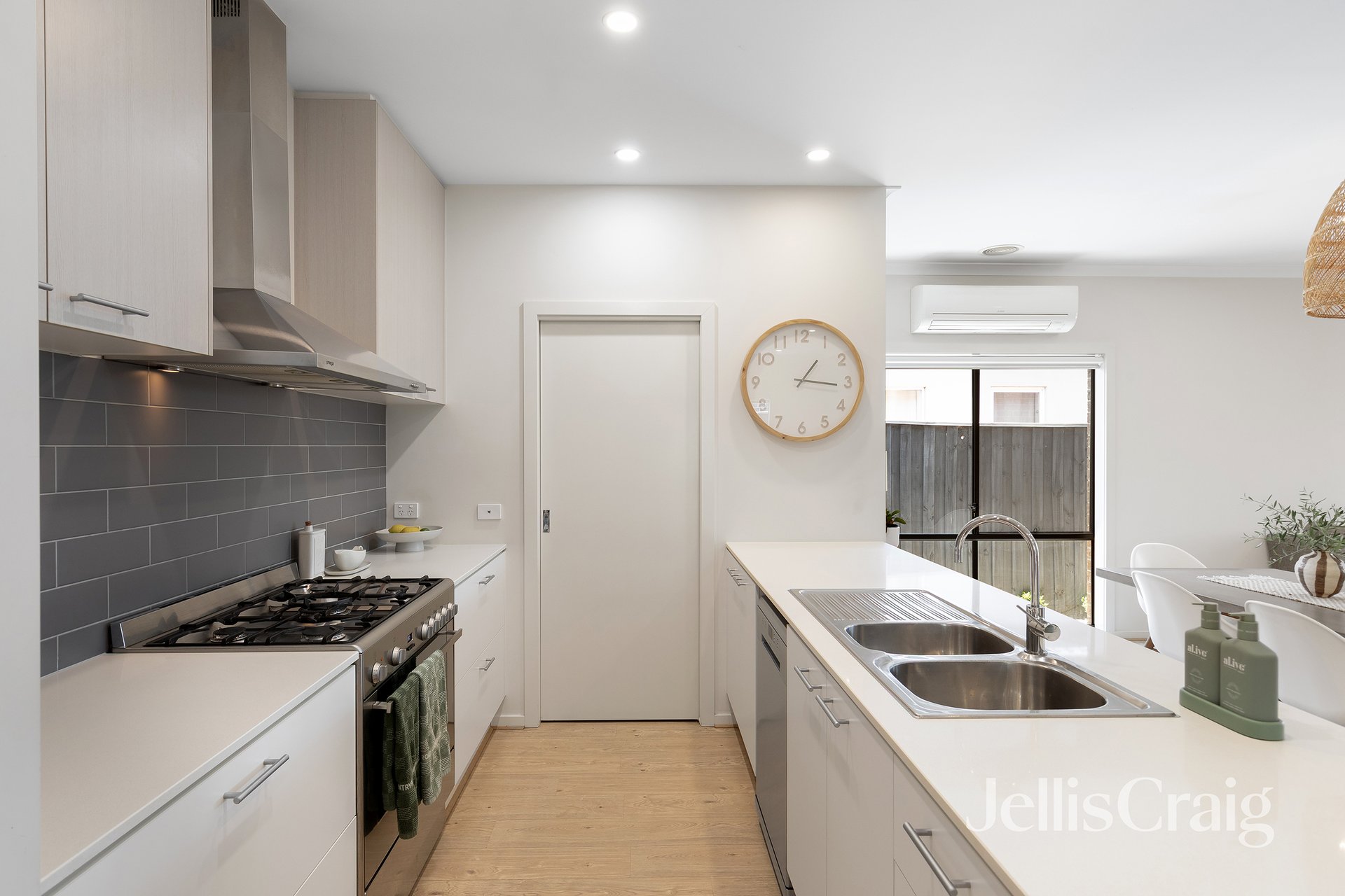 55 Woorawa Drive, Doreen image 3