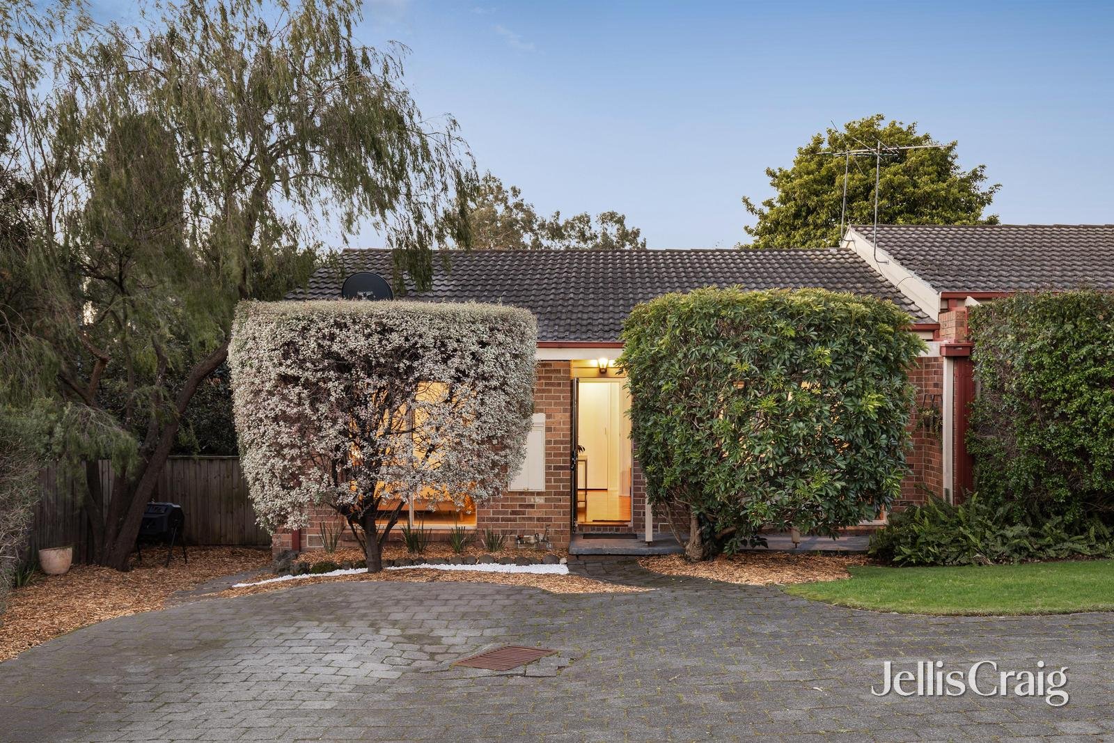 5/50 Warwick Road, Greensborough image 1