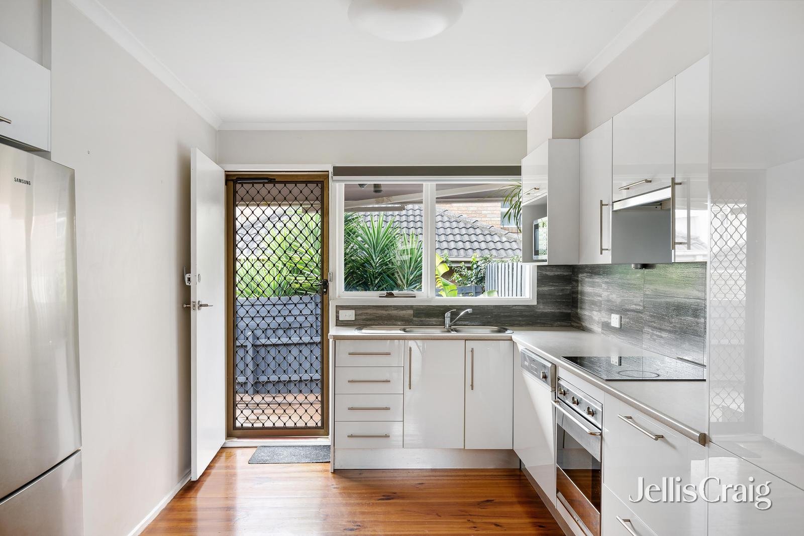 5/50 Warwick Road, Greensborough image 6