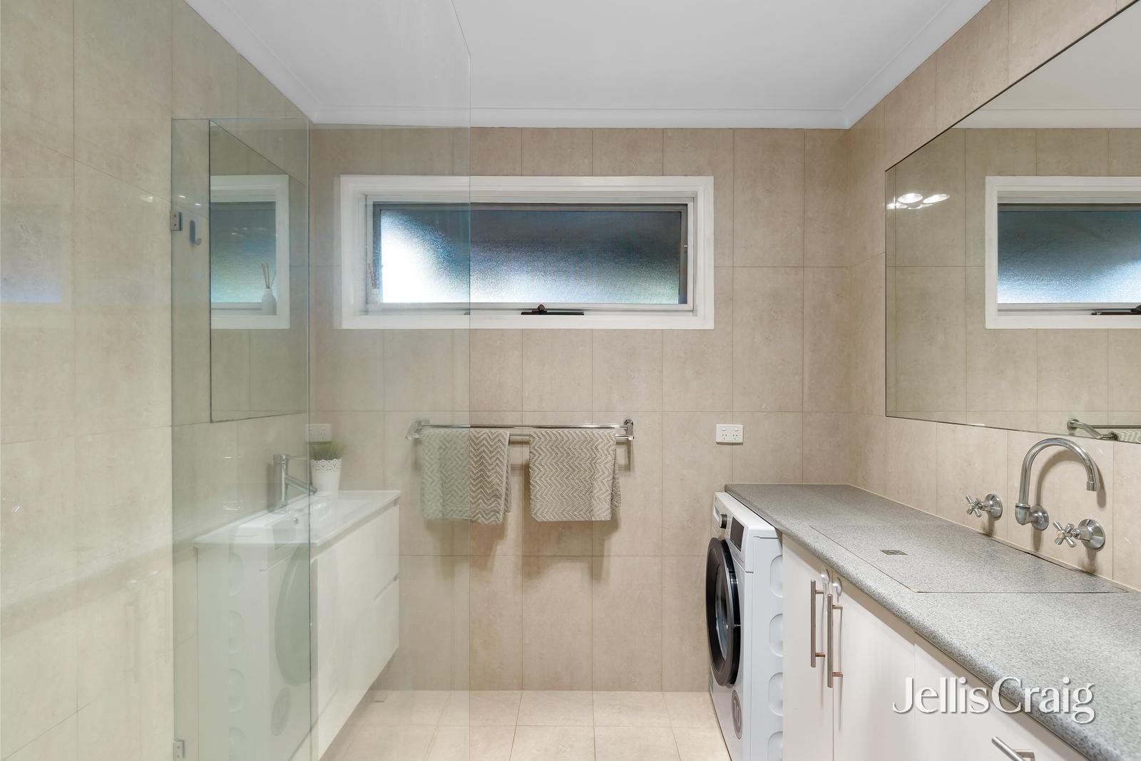 5/50 Warwick Road, Greensborough image 9