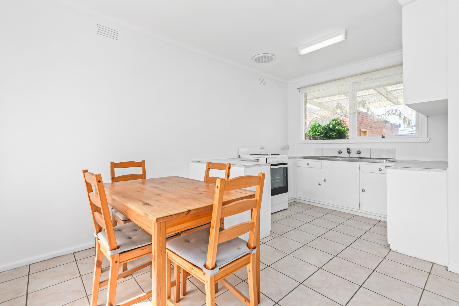 554 Huntingdale Road, Mount Waverley image 3