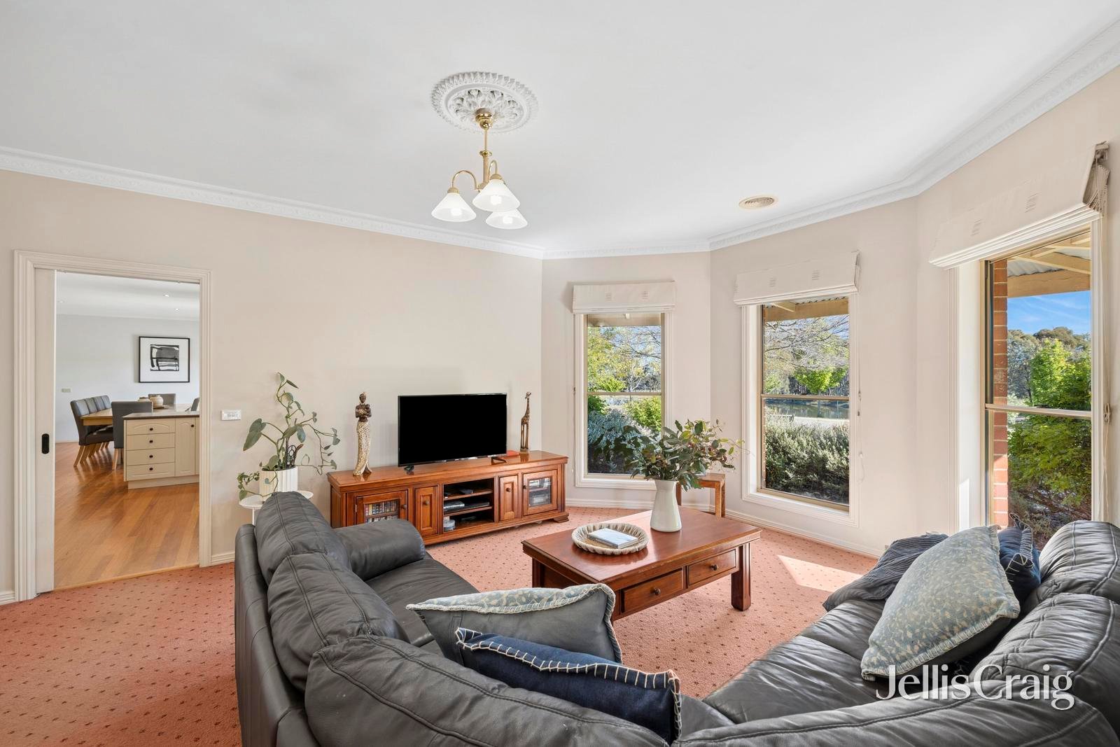 554 Romsey Road, Woodend image 9