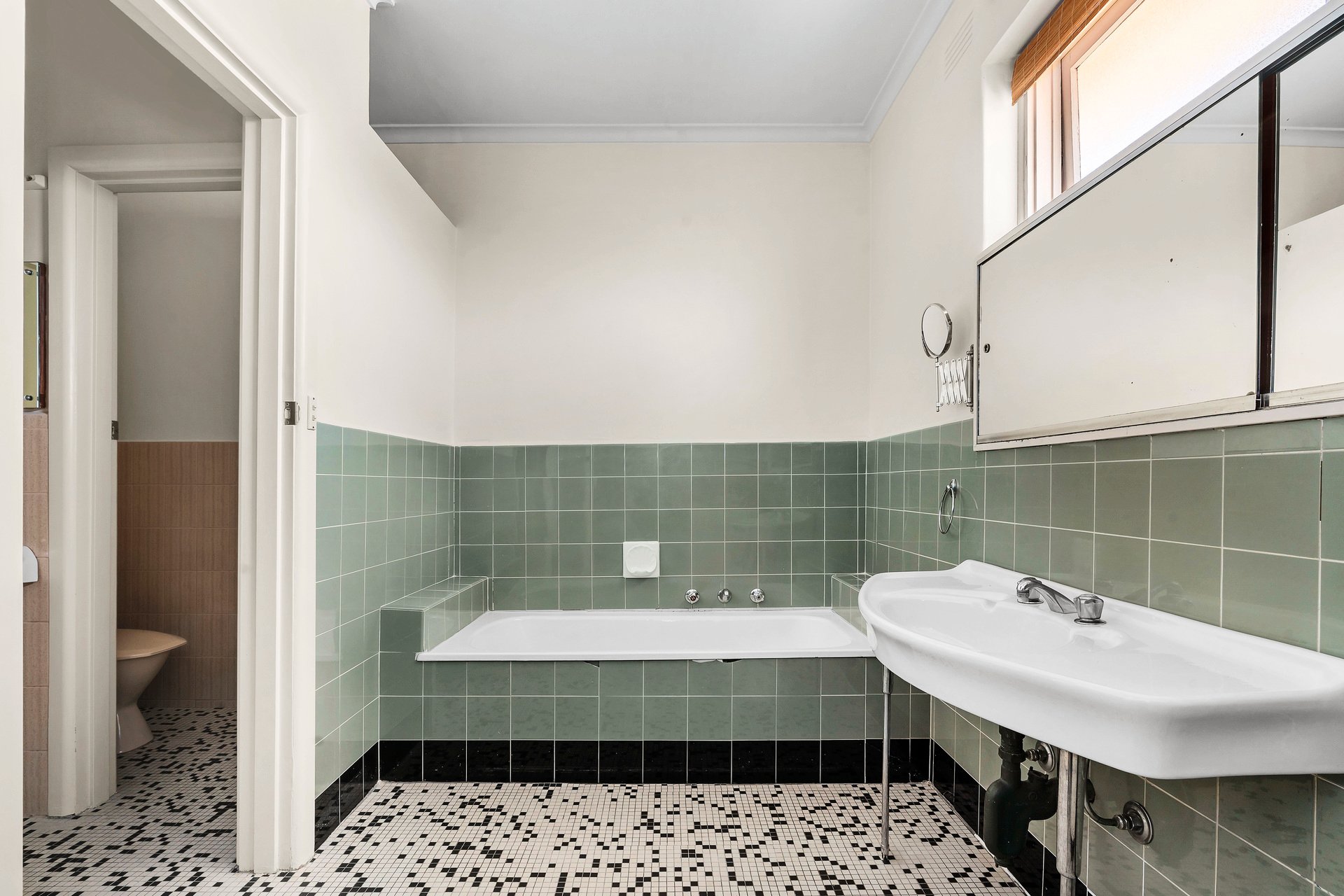 Property Gallery Thumbnail 8
