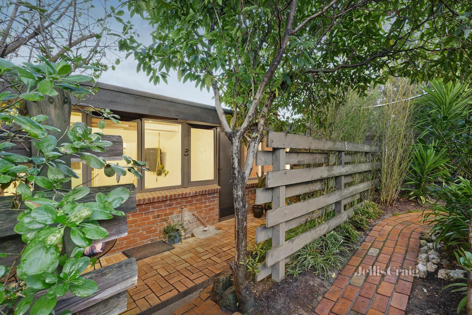 5/58B Looker Road, Montmorency image 1