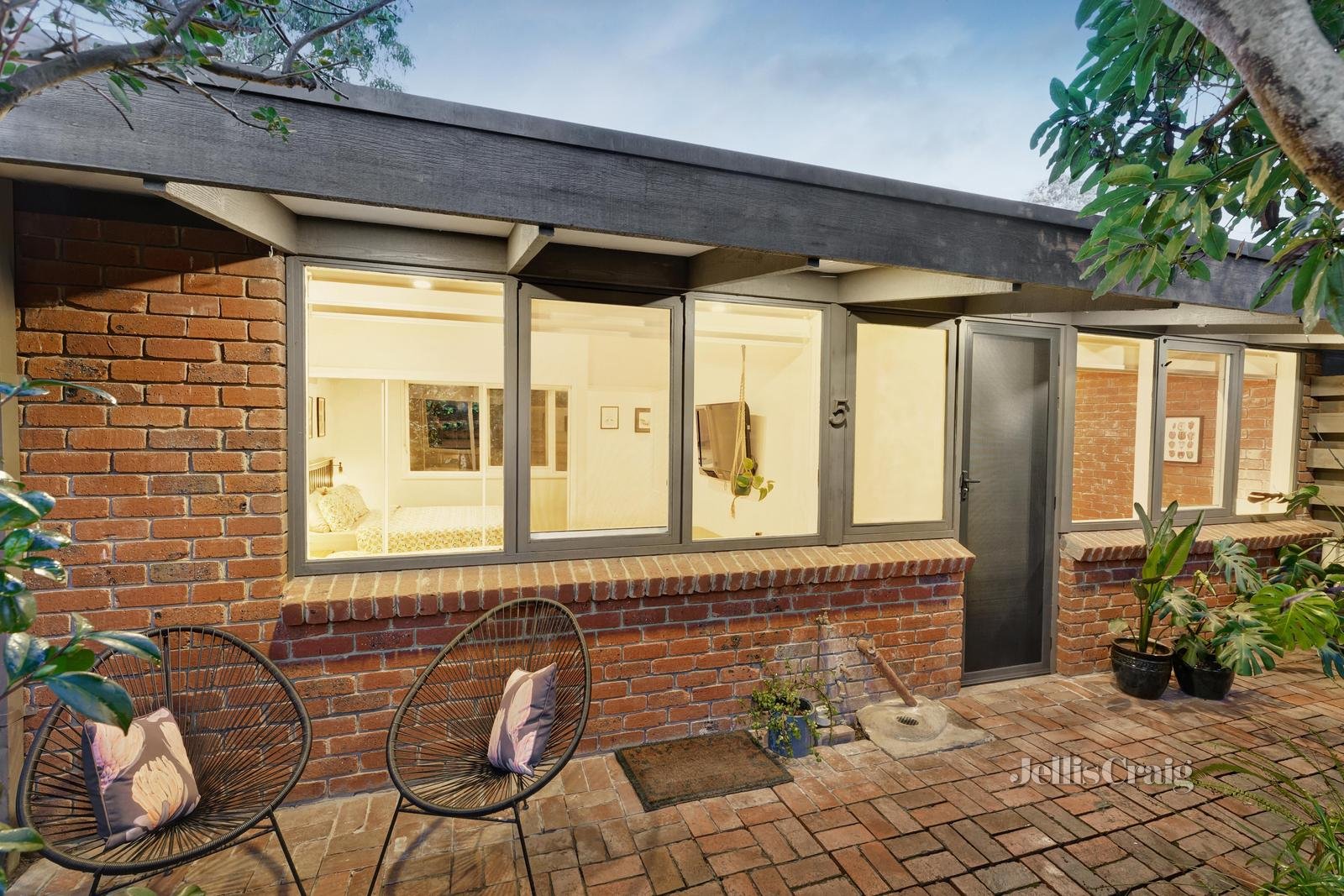 5/58B Looker Road, Montmorency image 2