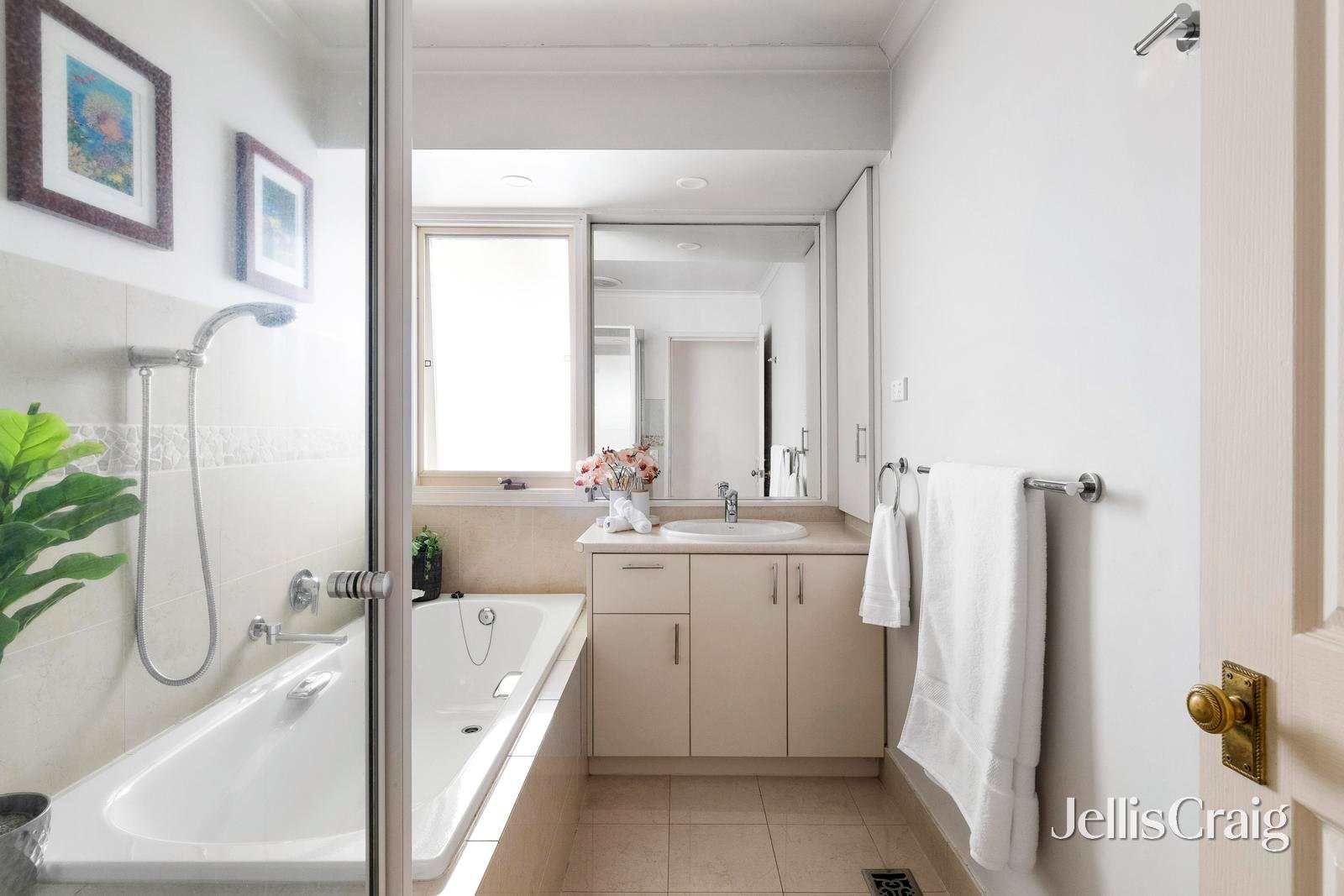 56 Avandina Crescent, Greensborough image 7