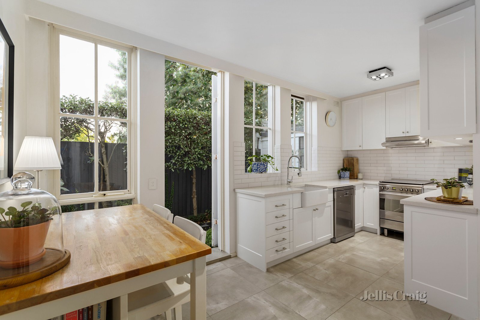 5/6 Balwyn Road, Canterbury image 4