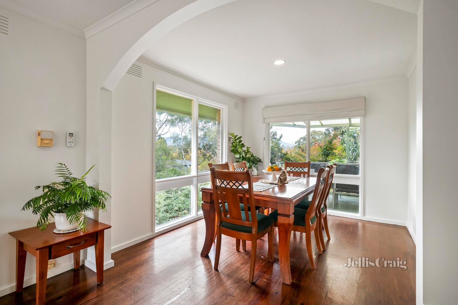 56 Bimbadeen Drive, Mooroolbark image 5